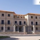 El seminario busca inquilino.