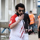 Turki Al-Sheikh saludando a LA VOZ de Almería en el campo de Butarque.