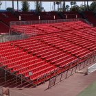 Los fondos pegados al césped no se quitarán hasta la Fase 2.