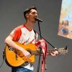 Manu García luciendo los colores de su equipo en el Maestro Padilla.