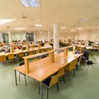 Más de 200 estudiantes piden a la UAL que abra la biblioteca en agosto.