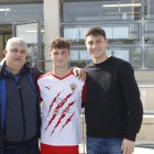 David y Jorge cuenca con su padre en uno de los partidos del Almería B.