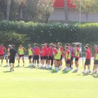 Charla del preparador físico, Xabi Gil, antes de iniciar el entrenamiento.