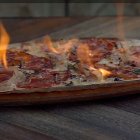 Una pizza espectacular al horno de leña, entre la oferta de Burro Canaglia.