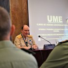 El teniente general Luis Martínez Meijide, en el curso de verano de la UAL