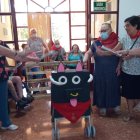 Mayores de la residencia disfrutando de unos sanfermines propios.