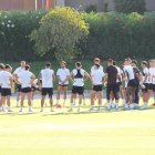 La charla de Rubi en el campo del Power Horse Stadium.