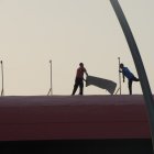 Los operarios trabajando este sábado a primera hora.