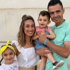 El matrimonio formado por Cayetano Cirre y Sabrina Iglesias con sus hijos Mirian y  el pequeño Tano.