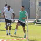 Dyego Sousa y Kaiky en el campo Anexo del Power Horse Stadium.