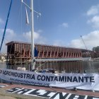 Velero Diosa Matt de Ecologistas en Acción en el muelle del Club de Mar.