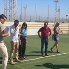 Visita a un campo de fútbol en La Mojonera.