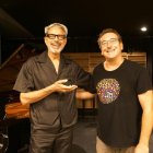 Jeff Goldblum con Pablo Mazuecos, director de Clasijazz.