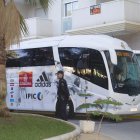 El autobús del Real Madrid en Almería en una de sus últimas visitas.