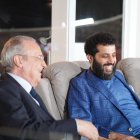 Florentino Pérez con Turki en los sillones del nuevo palco.