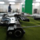 Pistola expuesta por la Guardia Civil en Almería
