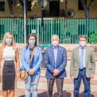 Varios dirigentes del PP frente al Cuartel de la Guardia Civil de Roquetas en 2020.