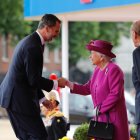 Felipe VI, con Isabel II en una imagen de archivo.