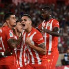 Kaiky celebrando el gol de Ramazani al Real Madrid.