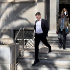 Santi Mina sale de la Audiencia de Almería