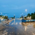 El agua alcanza establecimientos y viviendas en Vera Playa.
