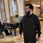 Turki durante sus vacaciones en Europa.