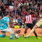 Momento en el que Nico Williams marca el tercer gol del Athletic.