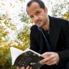 Ángel Martín, en una imagen promocional de su libro ‘Por si las voces vuelven’. Foto: Carlos Ruiz