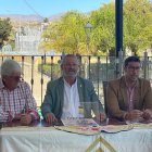 El actual alcalde, Francisco Torrecillas (centro) en una presentación reciente.