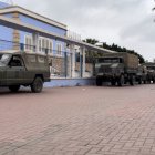 Vehículos de la Legión junto al Club de Mar