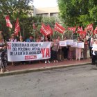 Imagen de una concentración de CCOO para reclamar la cobertura de vacantes.
