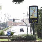 El termómetro de la rotonda junto al Rafael Florido marca más de 30 grados un día de este octubre