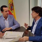 El Subdelegado del Gobierno junto al jefe provincial de Costas.