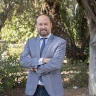 El secretario general de universidades, Ramón Herrera, posa para la entrevista en el campus de la UAL, donde es profesor de Derecho Civil