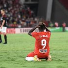 Touré se lamenta en el Almería-Osasuna.