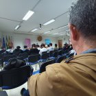 Momento de la charla de R ante los jóvenes del IES Alhamilla