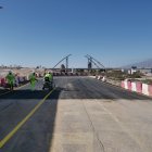 Acceso provisional abierto junto a los trabajos en marcha.