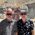 Pedro y Agustín Almodóvar en el Western Leone de Tabernas, en una imagen publicada por el segundo.