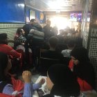Ambiente durante el partido en el restaurante Miloud de la calle Real que se llenó de aficionados marroquíes con solo un seguidor ibérico.