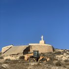 Máquinas trabajando en el Cerro de San Cristóbal