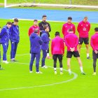 Rubi hablando con la plantilla antes de enfrentarse este viernes al Torino.