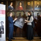 Félix Bolaños, ministro de la Presidencia, y la pintora Lucie Geffré.