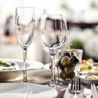 Mesa de un restaurante preparada.