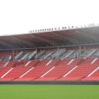 Las gradas supletorias están casi listas para el partidazo del domingo.