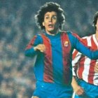 Maxi pegado a Roberto Dinamita en el Camp Nou.