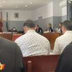 Los acusados, en primera fila, en el inicio del juicio con jurado
