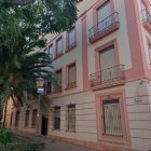 El edificio de la plaza Bendicho puesto a la venta por el Obispado.