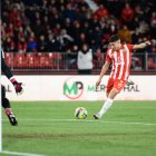 Momento en el que Portillo supera a Álvaro para marcar el 3-0.