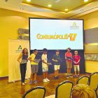 Los cinco niños con su coordinadora recogieron un trofeo en Málaga.