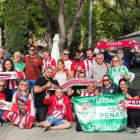 Las aficiones de Real Betis y Almería hermanadas en Sevilla.